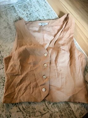 Madewell Sleeveless Button-Front Linen Vest in Peachy Blush